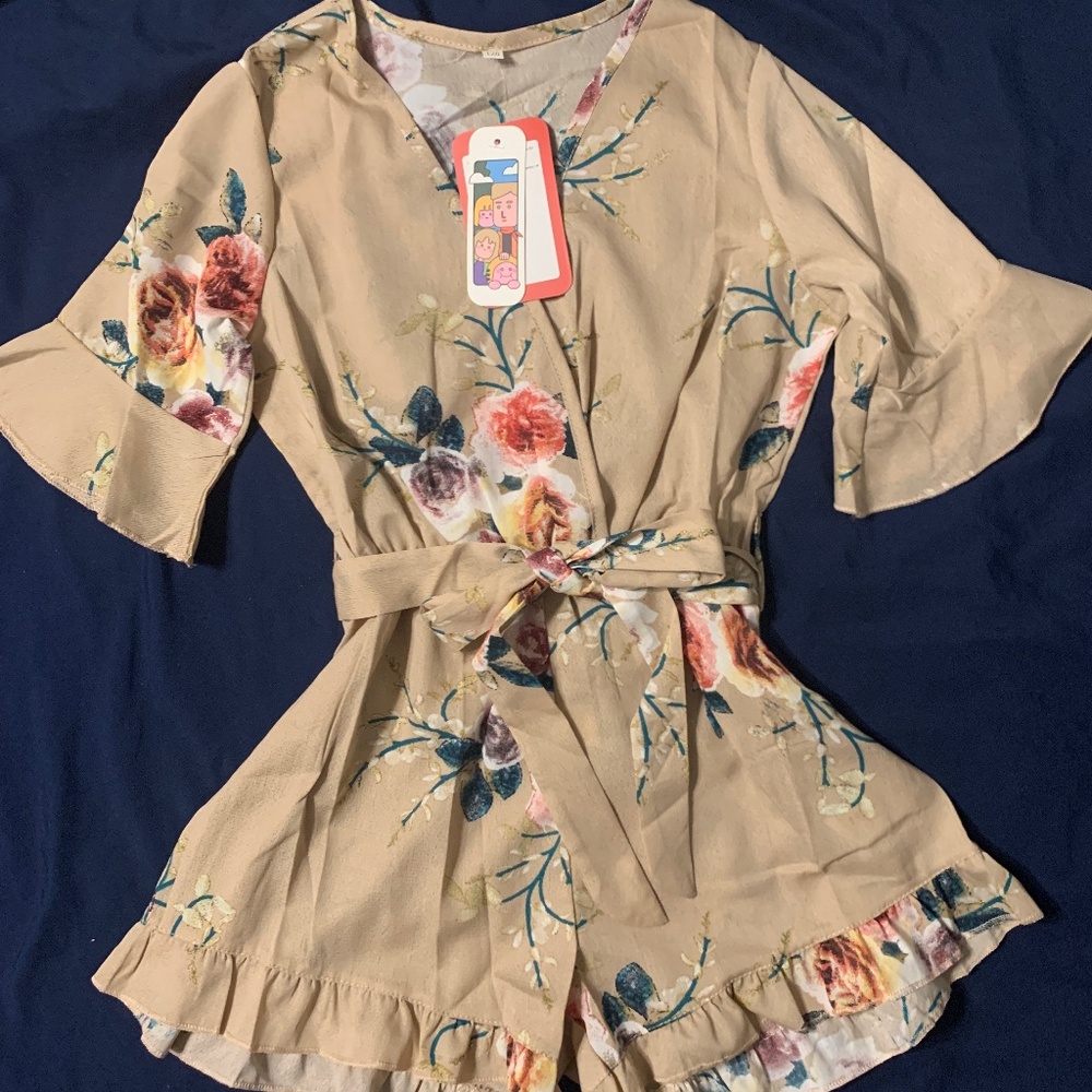 Floral printed V-neck romper shorts by PatPat